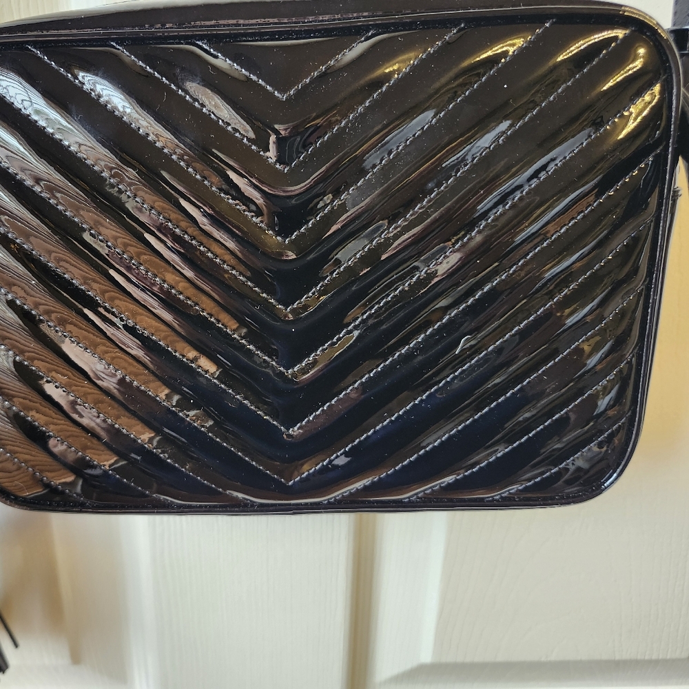 Saint Laurent Lou Medium YSL Camera Bag w/Tassel in Quilted Black Patent - Picture 13 of 16